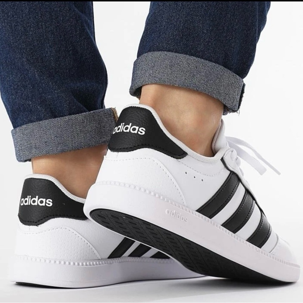 NEW Adidas Classic White and Black Trainers - Picture 2 of 8
